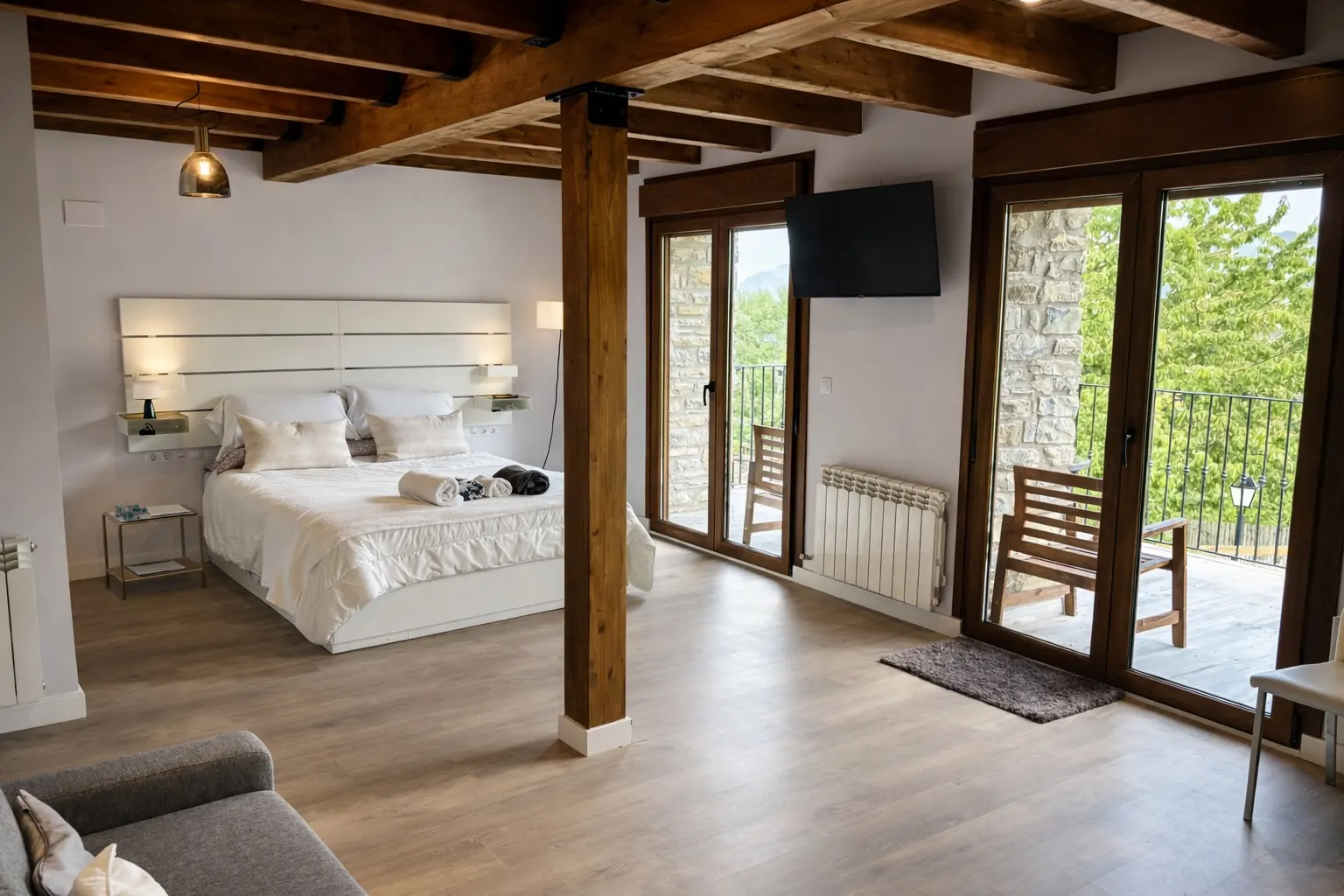 Dormitorio con salida al balcón